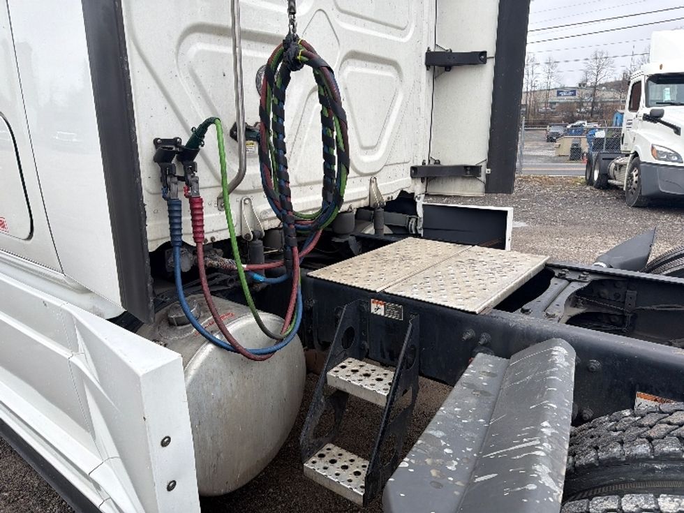 Sleeper Tractor-Heavy Duty Tractors-Freightliner-2020-T12664ST-Morgantown-WV-505,857\n\t\tmiles-$ 59,250 - Image 22