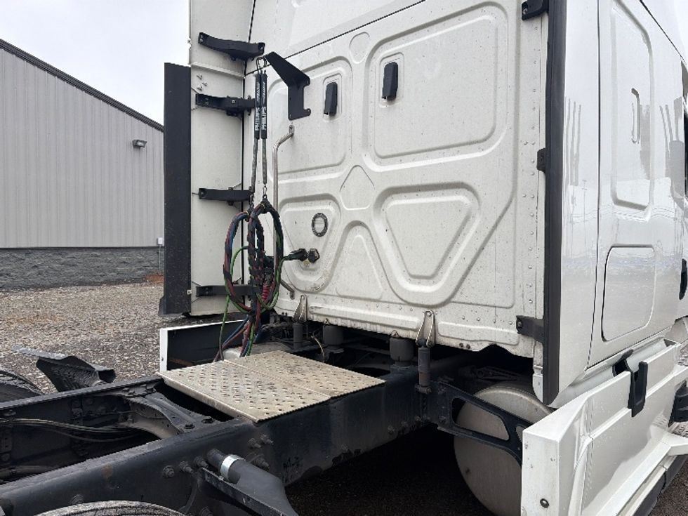 Sleeper Tractor-Heavy Duty Tractors-Freightliner-2020-T12664ST-Morgantown-WV-505,857\n\t\tmiles-$ 59,250 - Image 23