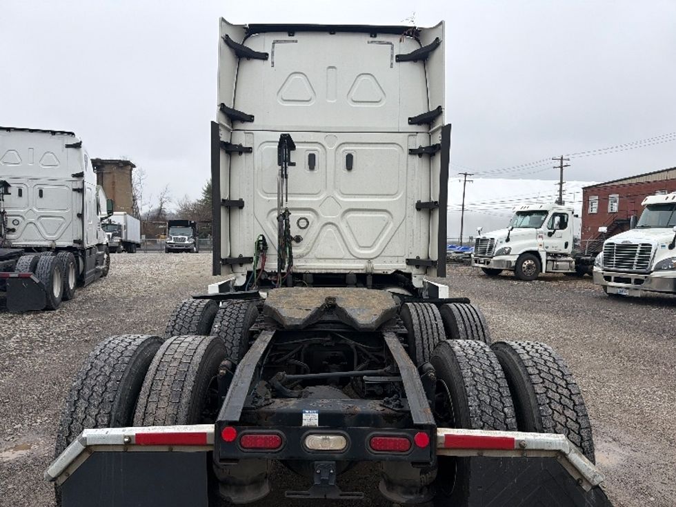 Sleeper Tractor-Heavy Duty Tractors-Freightliner-2020-T12664ST-Morgantown-WV-505,857\n\t\tmiles-$ 59,250 - Image 6