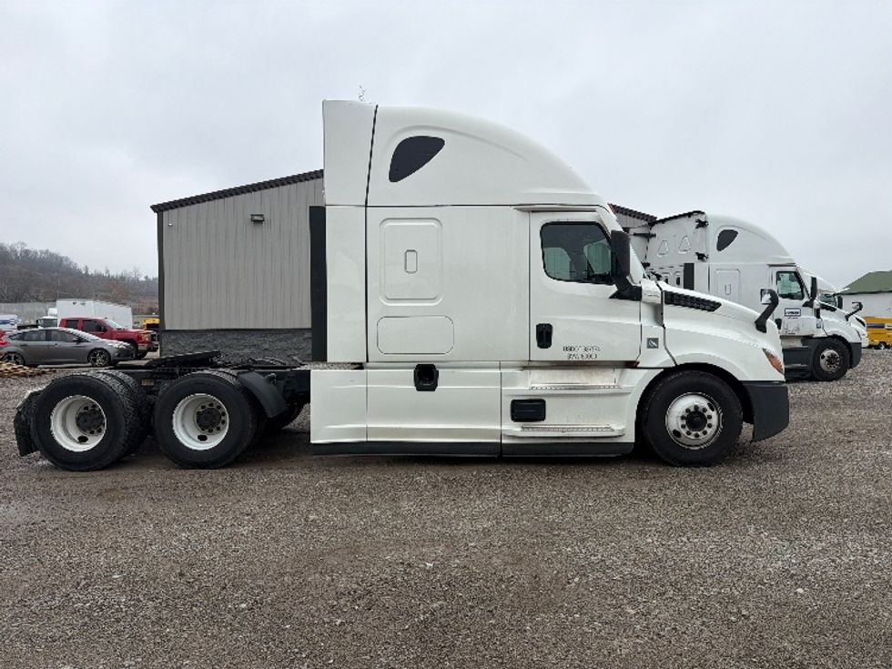 Sleeper Tractor-Heavy Duty Tractors-Freightliner-2020-T12664ST-Morgantown-WV-505,857\n\t\tmiles-$ 59,250 - Image 8
