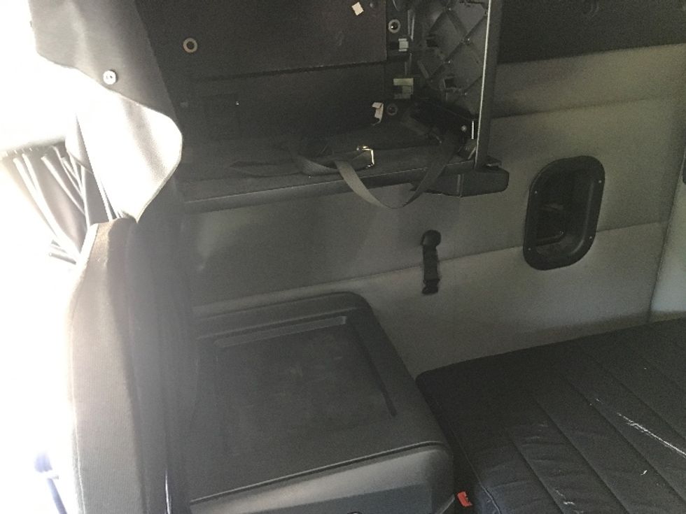 Sleeper Tractor-Heavy Duty Tractors-Freightliner-2020-T12664ST-Morristown-TN-509,010\n\t\tmiles-$ 59,000 - Image 17