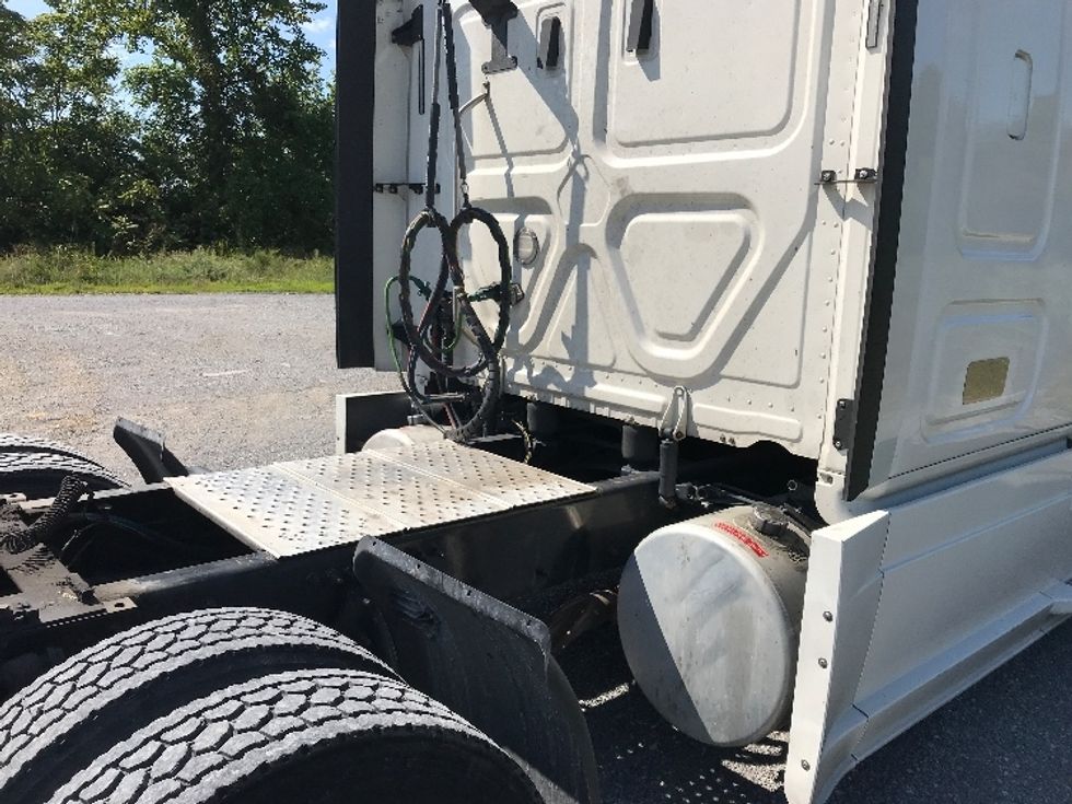 Sleeper Tractor-Heavy Duty Tractors-Freightliner-2020-T12664ST-Morristown-TN-509,010\n\t\tmiles-$ 59,000 - Image 20