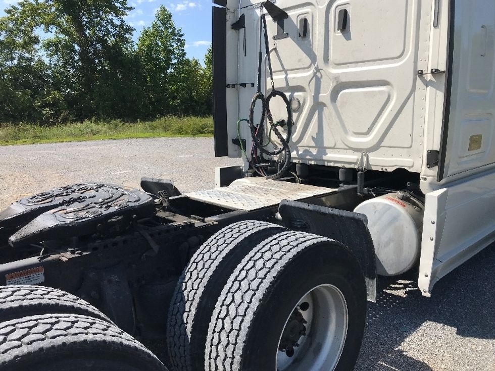 Sleeper Tractor-Heavy Duty Tractors-Freightliner-2020-T12664ST-Morristown-TN-509,010\n\t\tmiles-$ 59,000 - Image 21