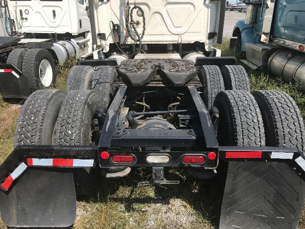 Sleeper Tractor-Heavy Duty Tractors-Freightliner-2020-T12664ST-Morristown-TN-509,010\n\t\tmiles-$ 59,000 - Image 6