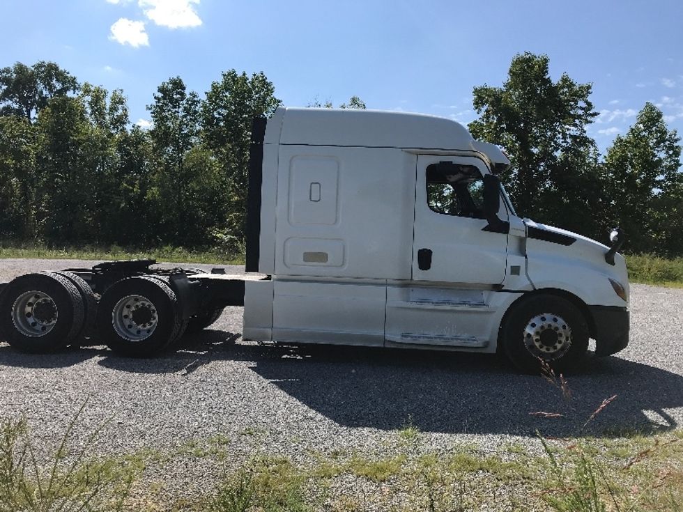 Sleeper Tractor-Heavy Duty Tractors-Freightliner-2020-T12664ST-Morristown-TN-509,010\n\t\tmiles-$ 59,000 - Image 8