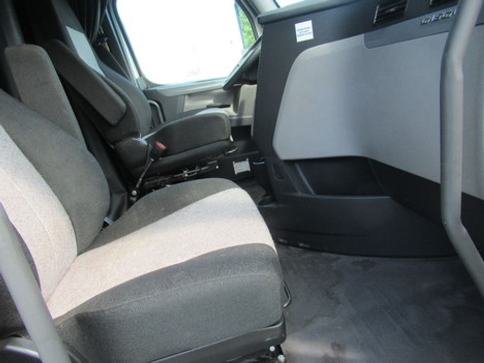 Sleeper Tractor-Heavy Duty Tractors-Freightliner-2020-T12664ST-Morristown-TN-555,381\n\t\tmiles-$ 56,000 - Image 11