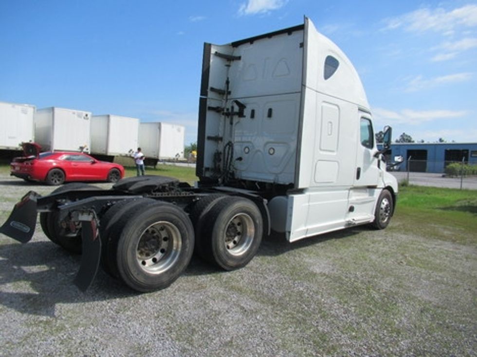 Sleeper Tractor-Heavy Duty Tractors-Freightliner-2020-T12664ST-Morristown-TN-555,381\n\t\tmiles-$ 56,000 - Image 4