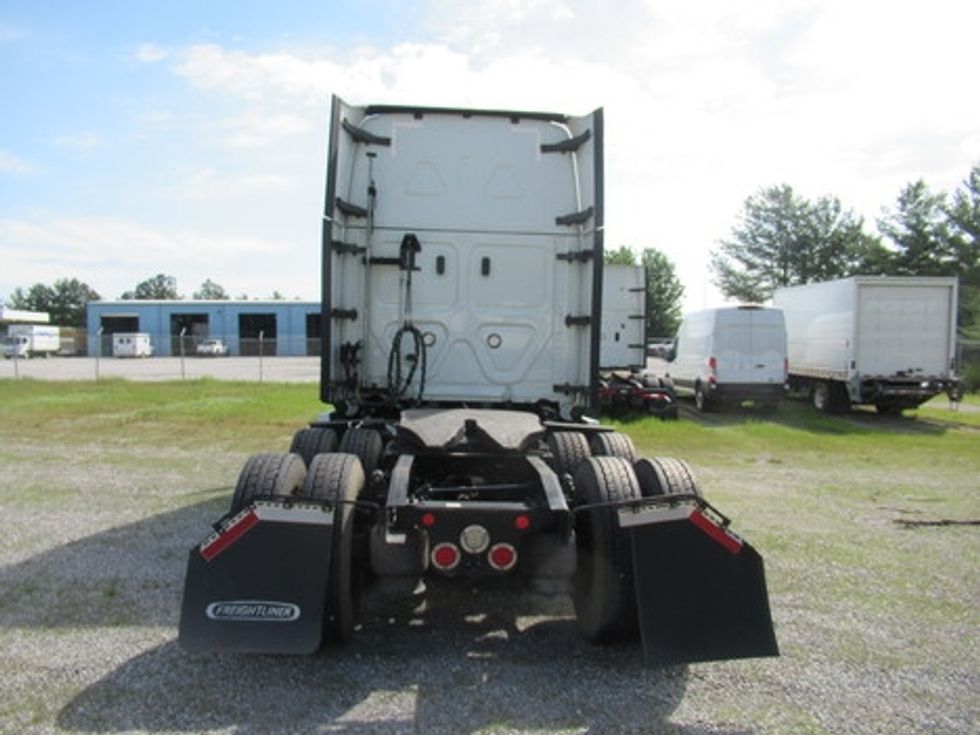 Sleeper Tractor-Heavy Duty Tractors-Freightliner-2020-T12664ST-Morristown-TN-555,381\n\t\tmiles-$ 56,000 - Image 5