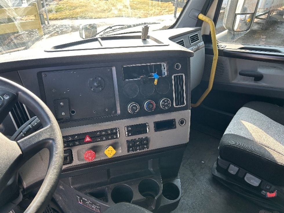 Sleeper Tractor-Heavy Duty Tractors-Freightliner-2020-T12664ST-Mount Hope-OH-565,906\n\t\tmiles-$ 53,500 - Image 10