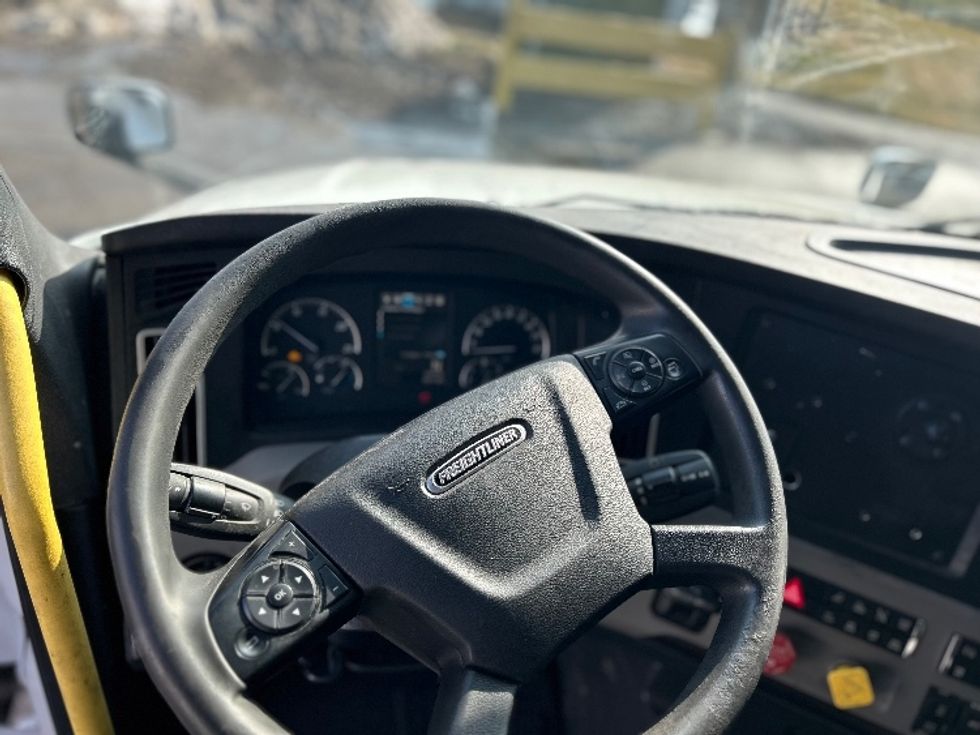 Sleeper Tractor-Heavy Duty Tractors-Freightliner-2020-T12664ST-Mount Hope-OH-565,906\n\t\tmiles-$ 53,500 - Image 11