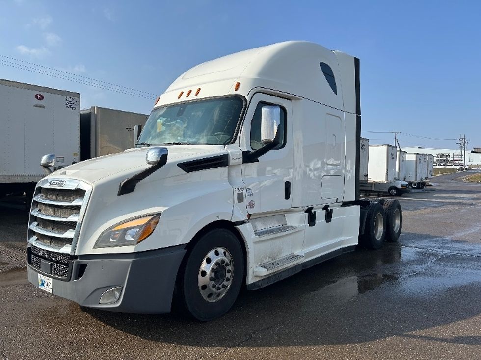 Sleeper Tractor-Heavy Duty Tractors-Freightliner-2020-T12664ST-Mount Hope-OH-565,906\n\t\tmiles-$ 53,500 - Image 3