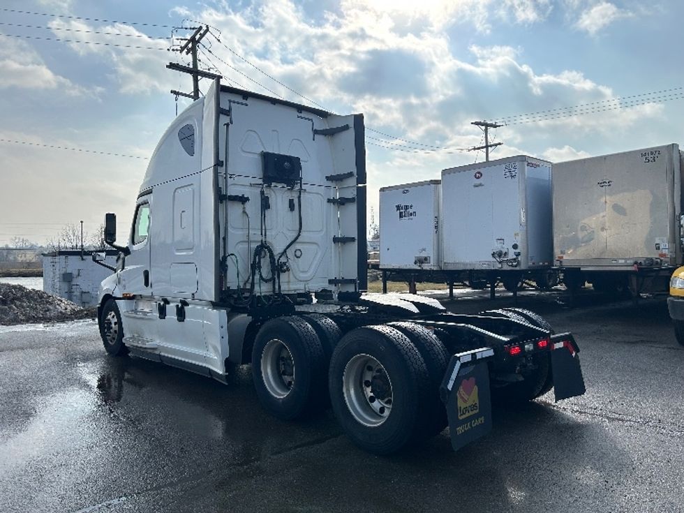 Sleeper Tractor-Heavy Duty Tractors-Freightliner-2020-T12664ST-Mount Hope-OH-565,906\n\t\tmiles-$ 53,500 - Image 5