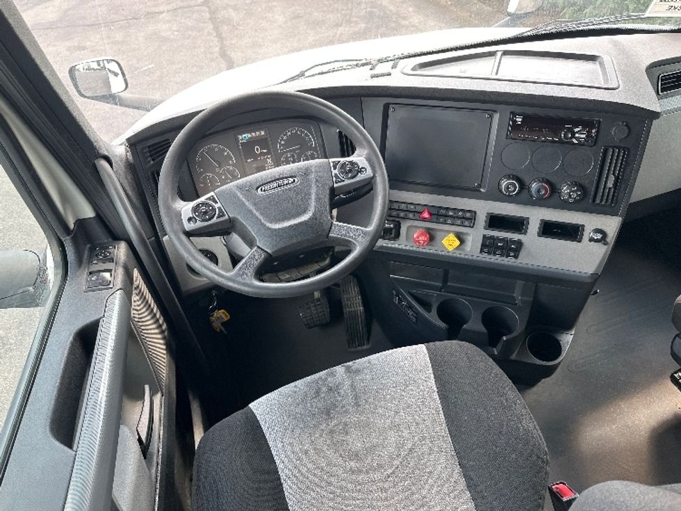 Sleeper Tractor-Heavy Duty Tractors-Freightliner-2020-T12664ST-Nashville (Mount Juliet)-TN-492,005\n\t\tmiles-$ 63,500 - Image 11