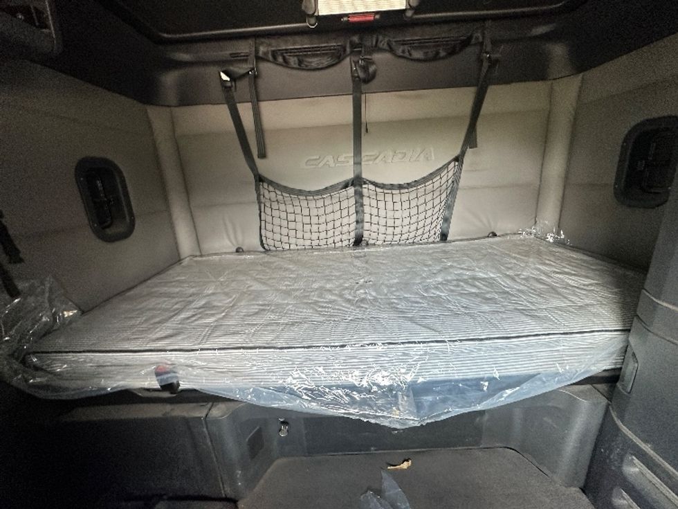 Sleeper Tractor-Heavy Duty Tractors-Freightliner-2020-T12664ST-Nashville (Mount Juliet)-TN-492,005\n\t\tmiles-$ 63,500 - Image 17