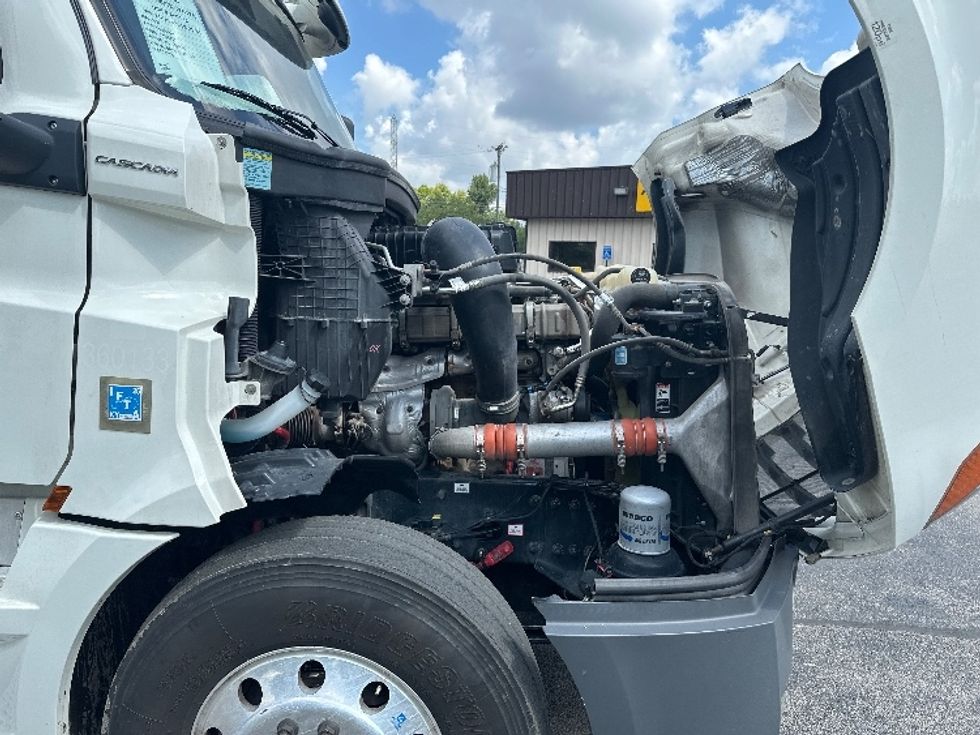 Sleeper Tractor-Heavy Duty Tractors-Freightliner-2020-T12664ST-Nashville (Mount Juliet)-TN-492,005\n\t\tmiles-$ 63,500 - Image 20