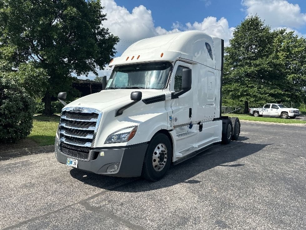Sleeper Tractor-Heavy Duty Tractors-Freightliner-2020-T12664ST-Nashville (Mount Juliet)-TN-492,005\n\t\tmiles-$ 63,500 - Image 3