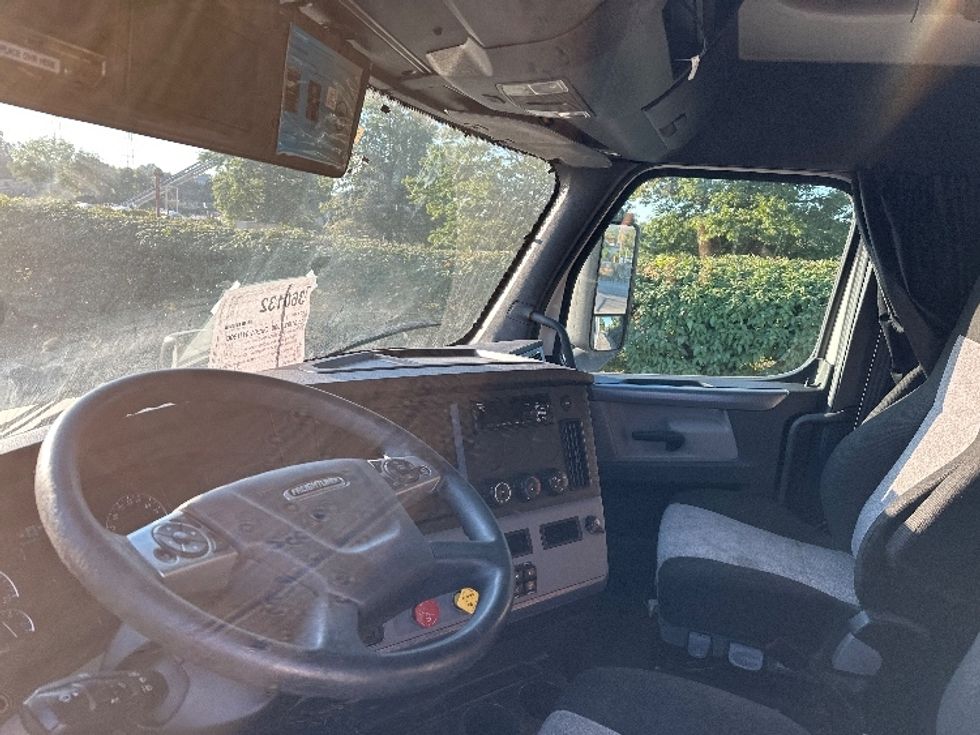 Sleeper Tractor-Heavy Duty Tractors-Freightliner-2020-T12664ST-Nashville (Mount Juliet)-TN-635,441\n\t\tmiles-$ 52,000 - Image 10
