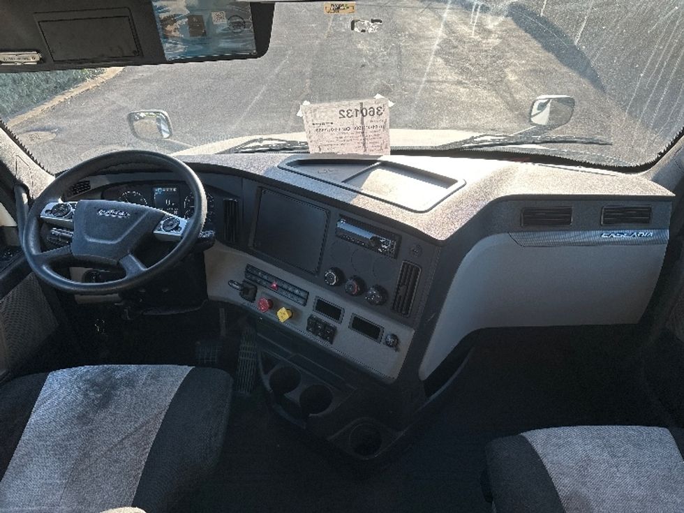 Sleeper Tractor-Heavy Duty Tractors-Freightliner-2020-T12664ST-Nashville (Mount Juliet)-TN-635,441\n\t\tmiles-$ 52,000 - Image 12