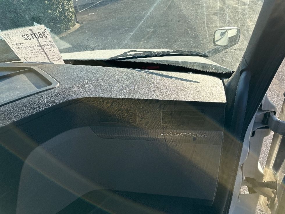 Sleeper Tractor-Heavy Duty Tractors-Freightliner-2020-T12664ST-Nashville (Mount Juliet)-TN-635,441\n\t\tmiles-$ 52,000 - Image 14