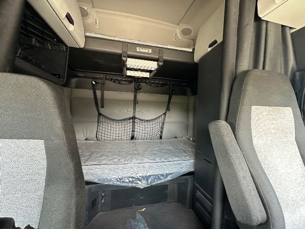 Sleeper Tractor-Heavy Duty Tractors-Freightliner-2020-T12664ST-Nashville (Mount Juliet)-TN-635,441\n\t\tmiles-$ 52,000 - Image 16