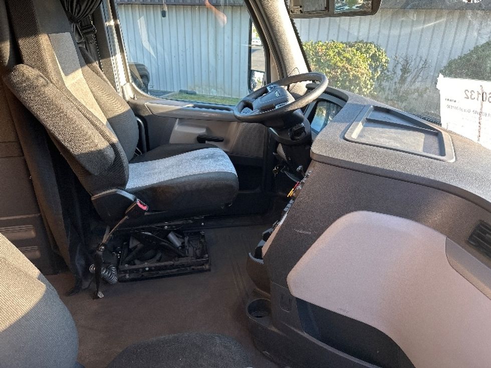 Sleeper Tractor-Heavy Duty Tractors-Freightliner-2020-T12664ST-Nashville (Mount Juliet)-TN-635,441\n\t\tmiles-$ 52,000 - Image 15