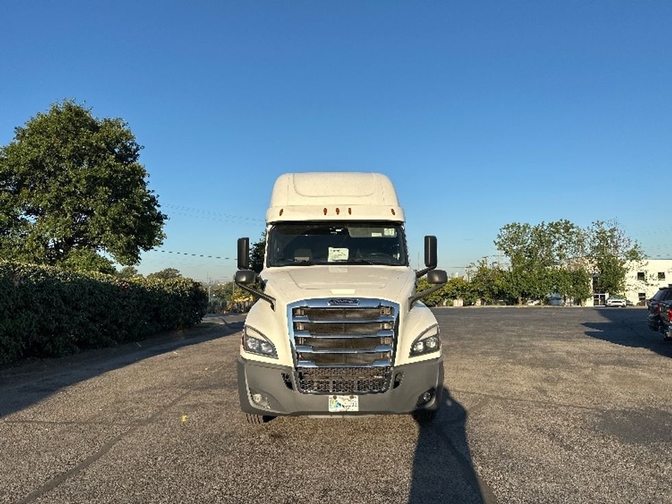 Sleeper Tractor-Heavy Duty Tractors-Freightliner-2020-T12664ST-Nashville (Mount Juliet)-TN-635,441\n\t\tmiles-$ 52,000 - Image 2