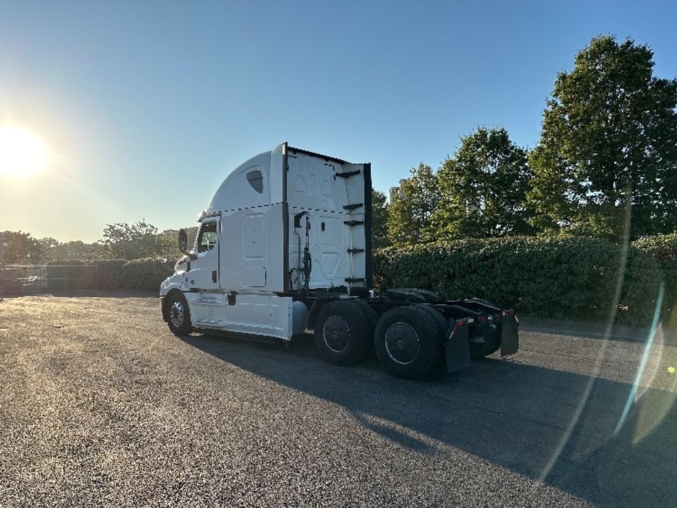 Sleeper Tractor-Heavy Duty Tractors-Freightliner-2020-T12664ST-Nashville (Mount Juliet)-TN-635,441\n\t\tmiles-$ 52,000 - Image 5