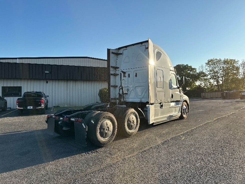 Sleeper Tractor-Heavy Duty Tractors-Freightliner-2020-T12664ST-Nashville (Mount Juliet)-TN-635,441\n\t\tmiles-$ 52,000 - Image 7