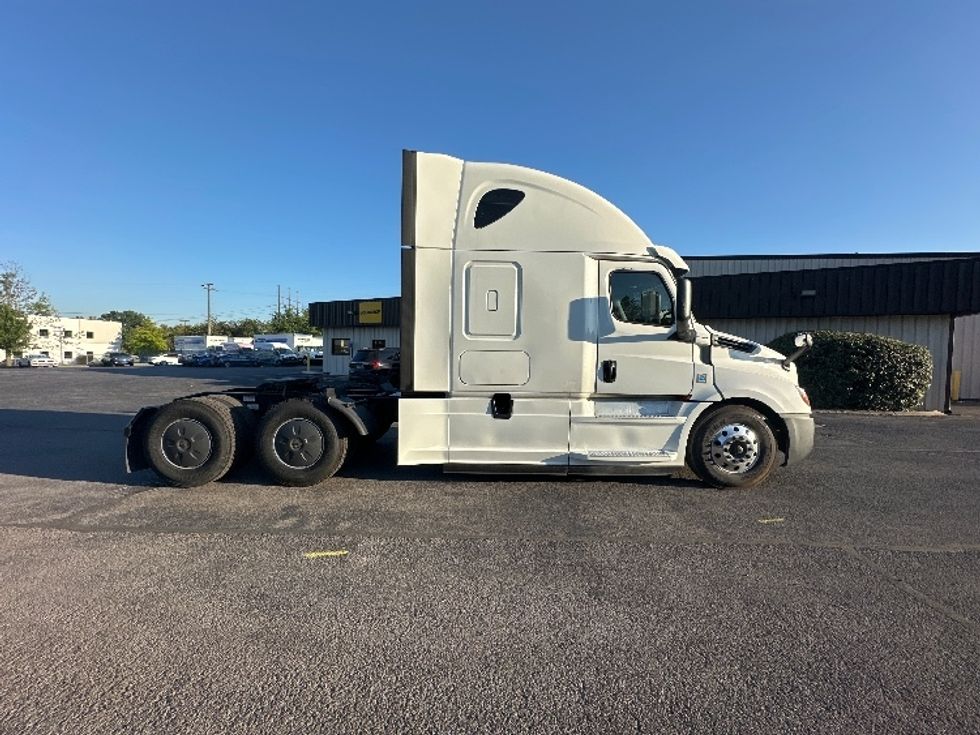 Sleeper Tractor-Heavy Duty Tractors-Freightliner-2020-T12664ST-Nashville (Mount Juliet)-TN-635,441\n\t\tmiles-$ 52,000 - Image 8