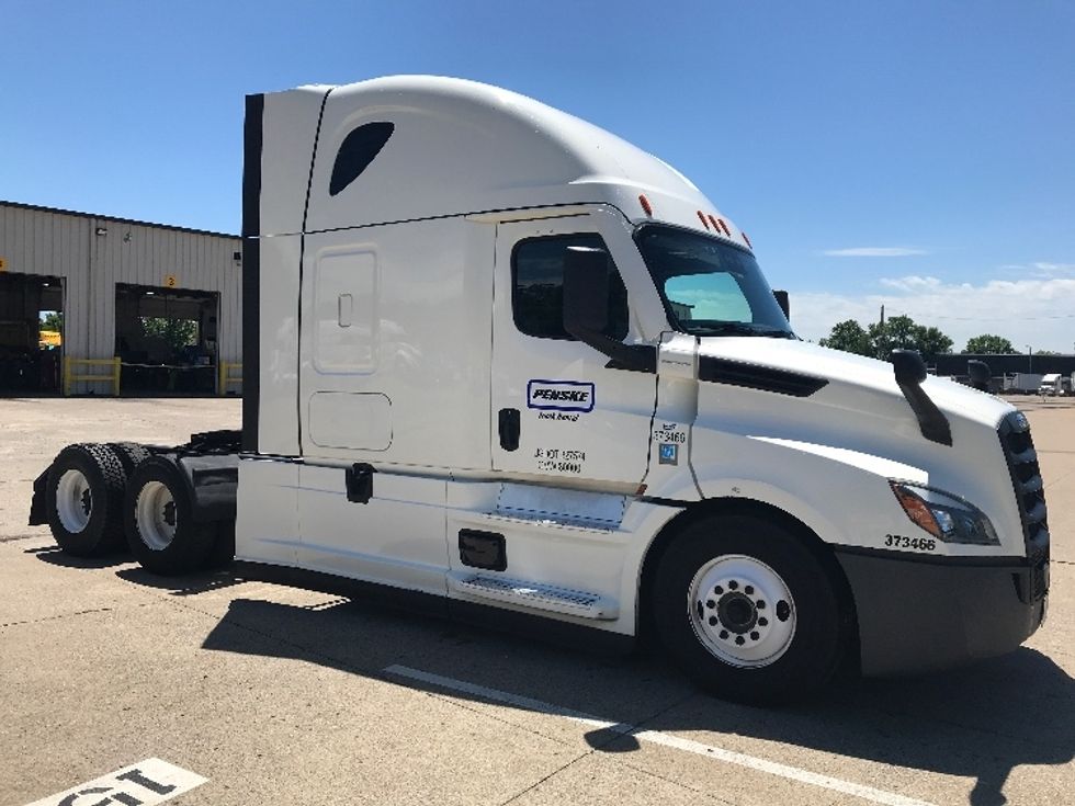 Sleeper Tractor-Heavy Duty Tractors-Freightliner-2020-T12664ST-Nashville-TN-589,085\n\t\tmiles-$ 57,000 - Image 1