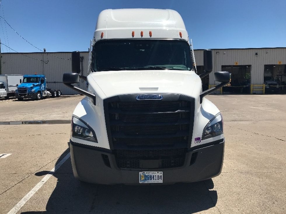 Sleeper Tractor-Heavy Duty Tractors-Freightliner-2020-T12664ST-Nashville-TN-589,085\n\t\tmiles-$ 57,000 - Image 2