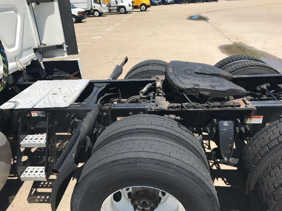 Sleeper Tractor-Heavy Duty Tractors-Freightliner-2020-T12664ST-Nashville-TN-589,085\n\t\tmiles-$ 57,000 - Image 23