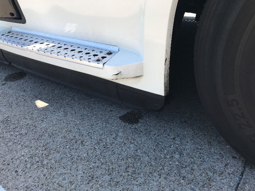 Sleeper Tractor-Heavy Duty Tractors-Freightliner-2020-T12664ST-Nashville-TN-589,085\n\t\tmiles-$ 57,000 - Image 25