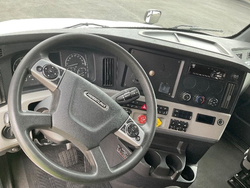 Sleeper Tractor-Heavy Duty Tractors-Freightliner-2020-T12664ST-Neenah-WI-485,456\n\t\tmiles-$ 57,250 - Image 11
