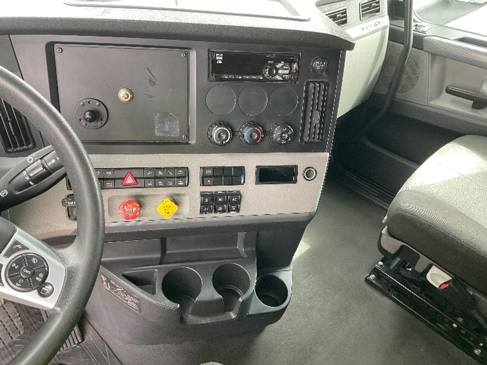 Sleeper Tractor-Heavy Duty Tractors-Freightliner-2020-T12664ST-Neenah-WI-485,456\n\t\tmiles-$ 57,250 - Image 12