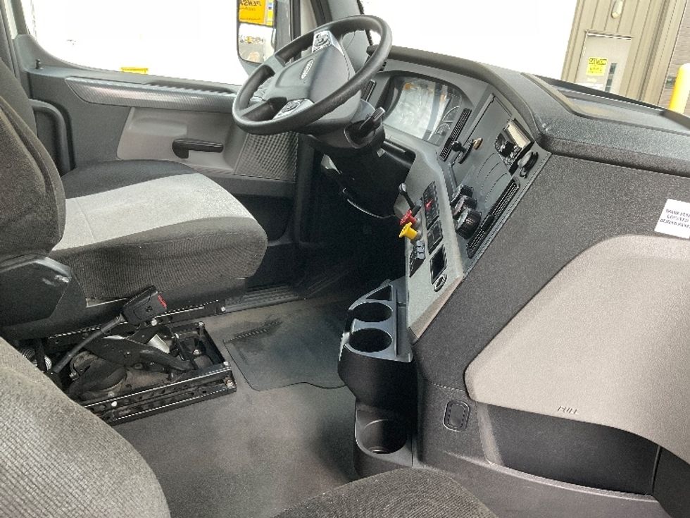 Sleeper Tractor-Heavy Duty Tractors-Freightliner-2020-T12664ST-Neenah-WI-485,456\n\t\tmiles-$ 57,250 - Image 15