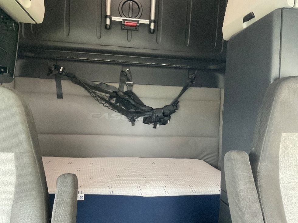 Sleeper Tractor-Heavy Duty Tractors-Freightliner-2020-T12664ST-Neenah-WI-485,456\n\t\tmiles-$ 57,250 - Image 16