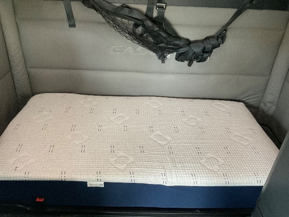 Sleeper Tractor-Heavy Duty Tractors-Freightliner-2020-T12664ST-Neenah-WI-485,456\n\t\tmiles-$ 57,250 - Image 17