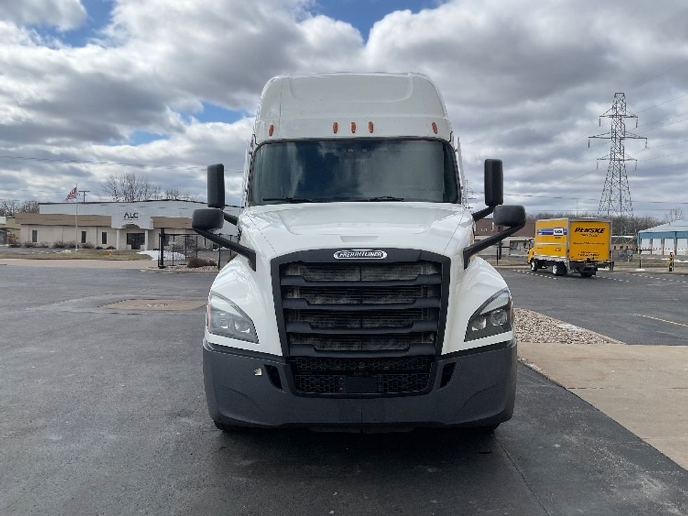 Sleeper Tractor-Heavy Duty Tractors-Freightliner-2020-T12664ST-Neenah-WI-485,456\n\t\tmiles-$ 57,250 - Image 2