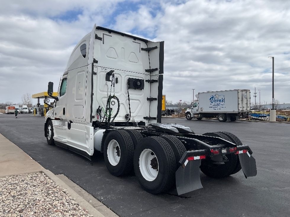 Sleeper Tractor-Heavy Duty Tractors-Freightliner-2020-T12664ST-Neenah-WI-485,456\n\t\tmiles-$ 57,250 - Image 5
