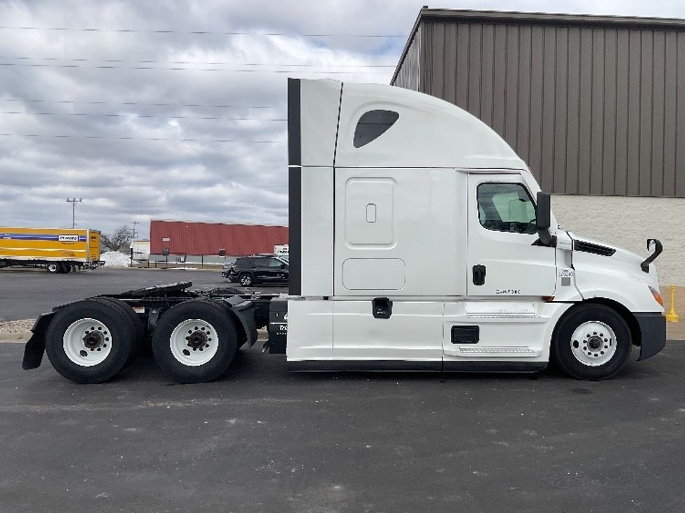 Sleeper Tractor-Heavy Duty Tractors-Freightliner-2020-T12664ST-Neenah-WI-485,456\n\t\tmiles-$ 57,250 - Image 8