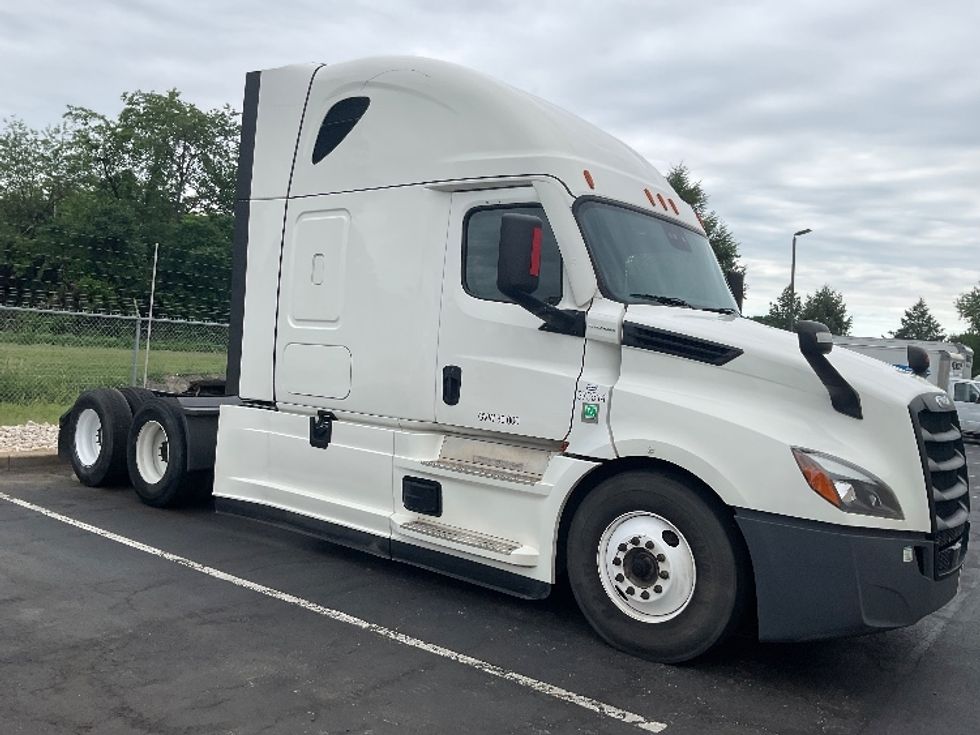 Sleeper Tractor-Heavy Duty Tractors-Freightliner-2020-T12664ST-New Castle-DE-245,044\n\t\tmiles-$ 76,500 - Image 1