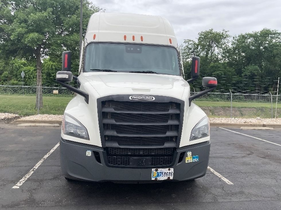 Sleeper Tractor-Heavy Duty Tractors-Freightliner-2020-T12664ST-New Castle-DE-245,044\n\t\tmiles-$ 76,500 - Image 2