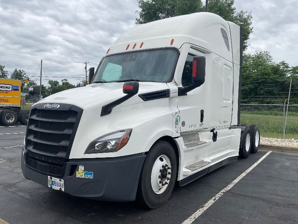 Sleeper Tractor-Heavy Duty Tractors-Freightliner-2020-T12664ST-New Castle-DE-245,044\n\t\tmiles-$ 76,500 - Image 3
