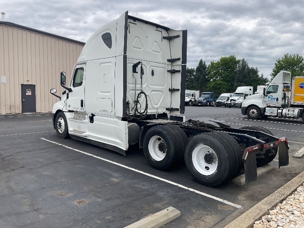 Sleeper Tractor-Heavy Duty Tractors-Freightliner-2020-T12664ST-New Castle-DE-245,044\n\t\tmiles-$ 76,500 - Image 5