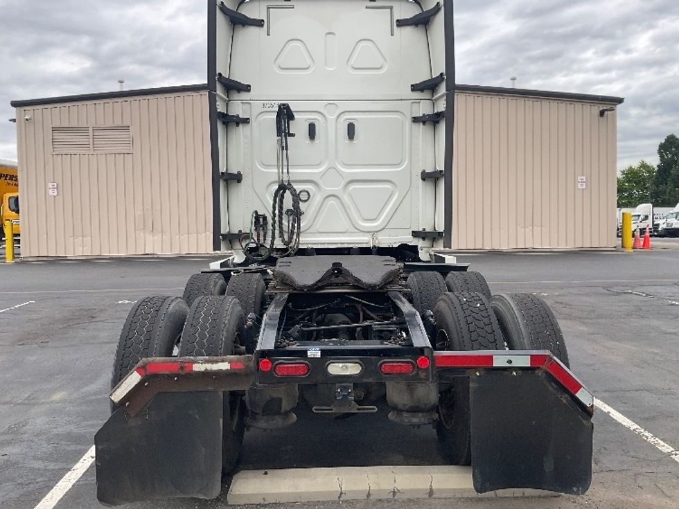 Sleeper Tractor-Heavy Duty Tractors-Freightliner-2020-T12664ST-New Castle-DE-245,044\n\t\tmiles-$ 76,500 - Image 6