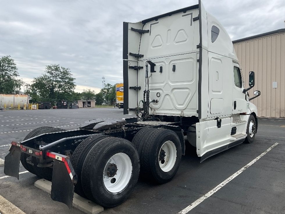 Sleeper Tractor-Heavy Duty Tractors-Freightliner-2020-T12664ST-New Castle-DE-245,044\n\t\tmiles-$ 76,500 - Image 7