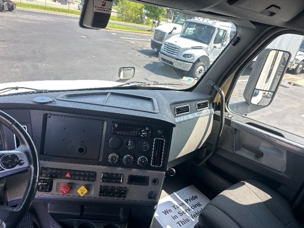 Sleeper Tractor-Heavy Duty Tractors-Freightliner-2020-T12664ST-New Castle-DE-321,532\n\t\tmiles-$ 72,750 - Image 12
