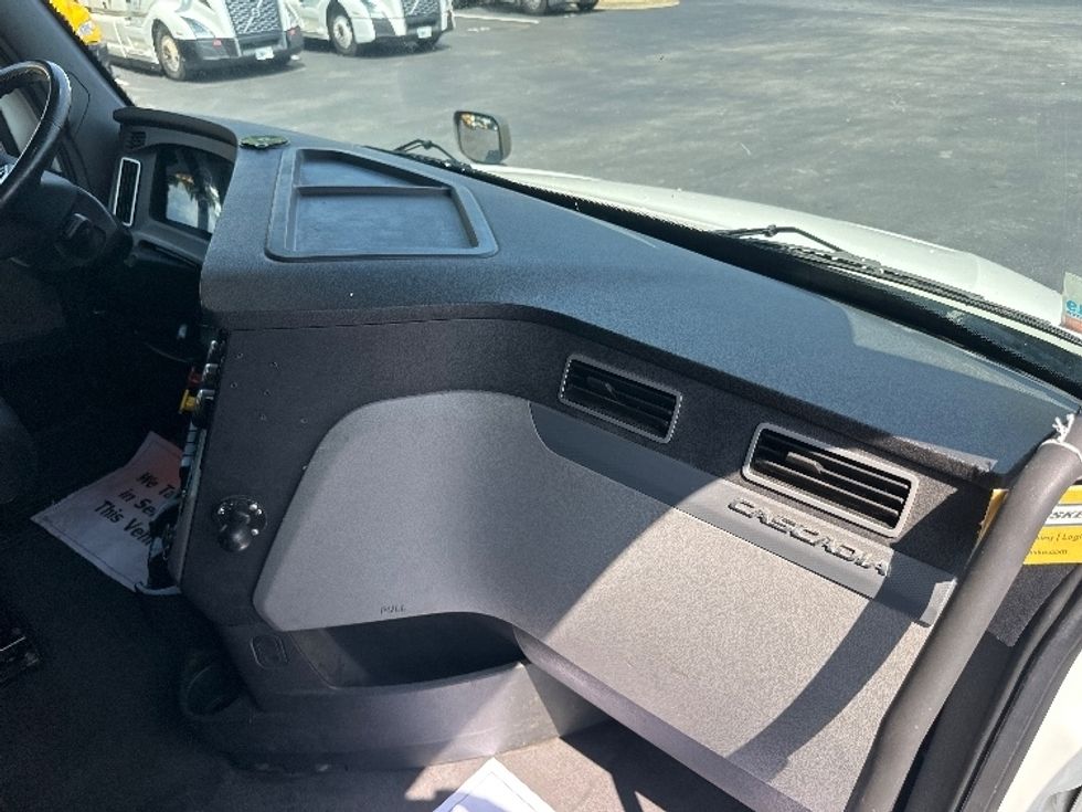 Sleeper Tractor-Heavy Duty Tractors-Freightliner-2020-T12664ST-New Castle-DE-321,532\n\t\tmiles-$ 72,750 - Image 14