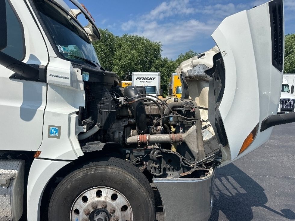 Sleeper Tractor-Heavy Duty Tractors-Freightliner-2020-T12664ST-New Castle-DE-321,532\n\t\tmiles-$ 72,750 - Image 20